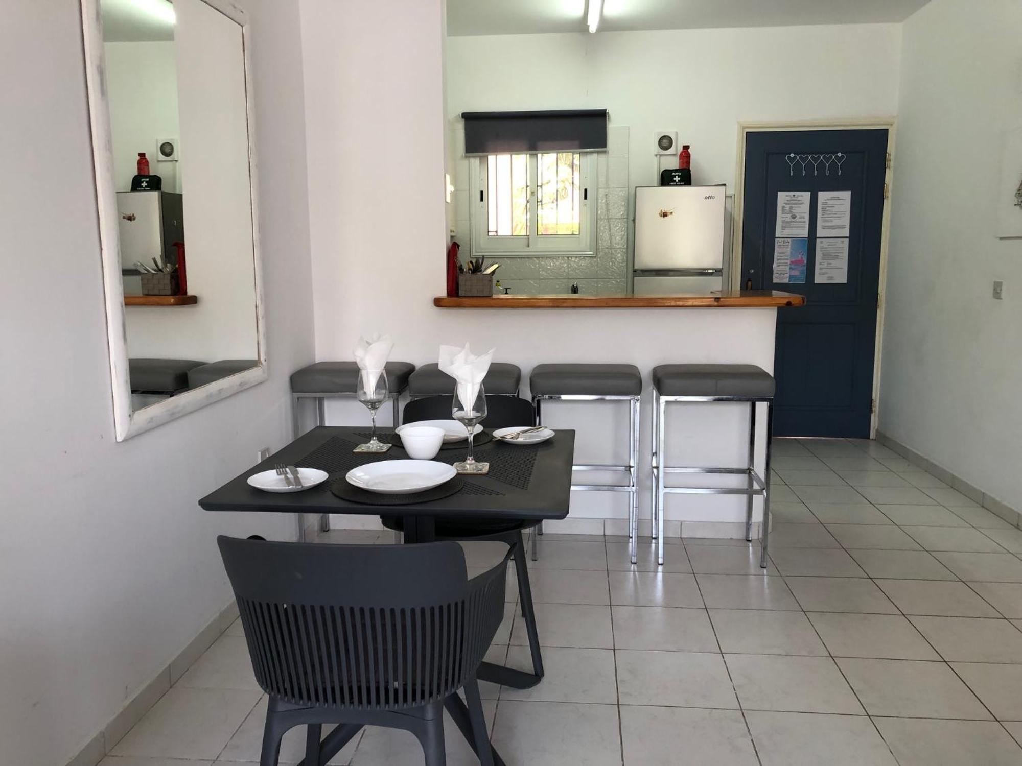 Stylish 1 Bedroom Apartment In Limnaria Gardens Paphos ภายนอก รูปภาพ