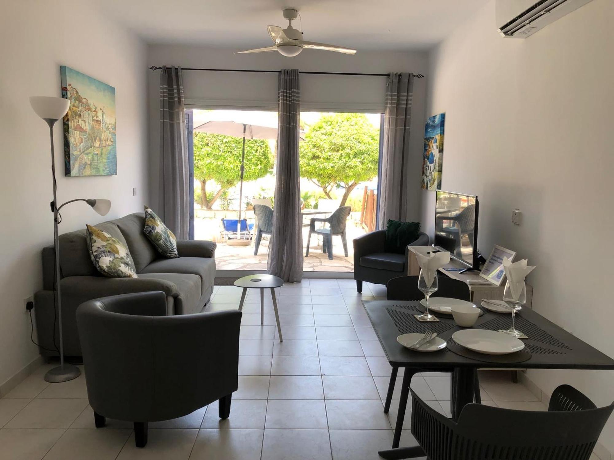 Stylish 1 Bedroom Apartment In Limnaria Gardens Paphos ภายนอก รูปภาพ